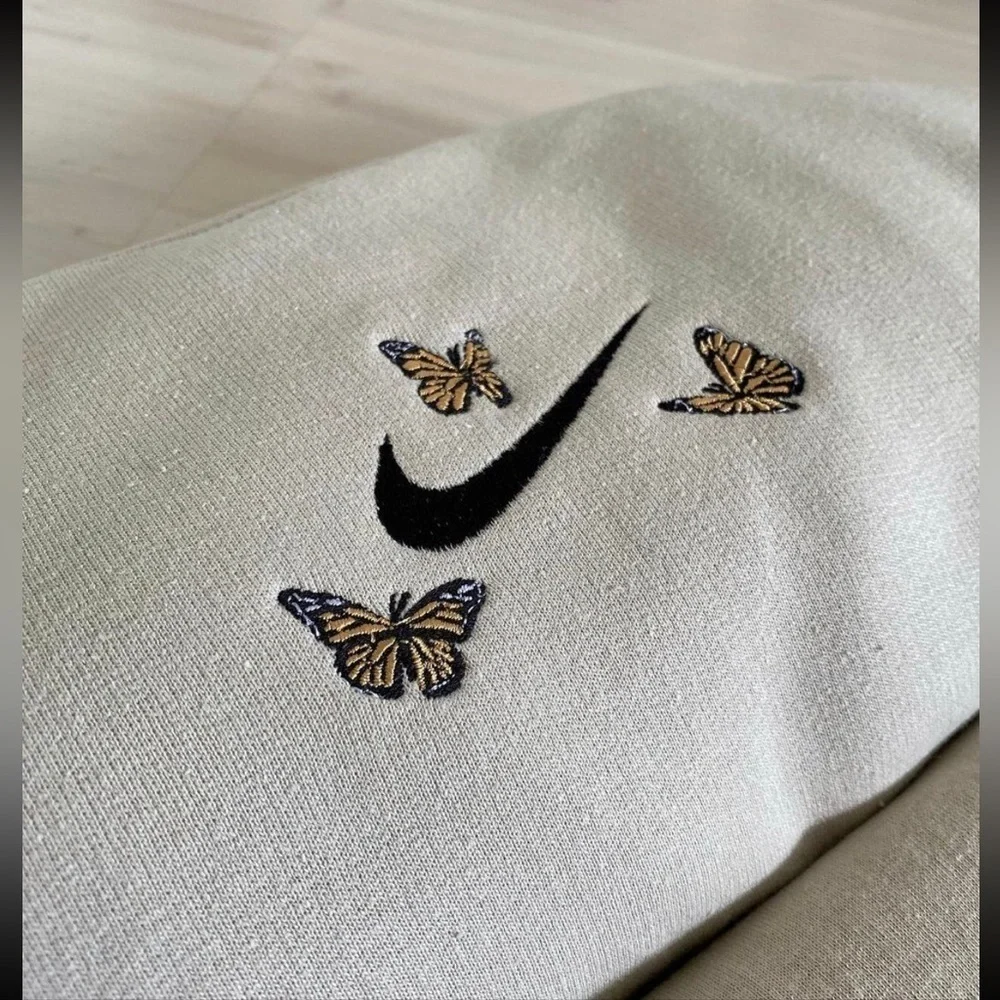 Nike butterfly sweatshirt - Picture 3 of 4